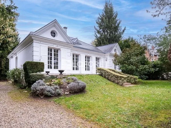 Maison La Celle Saint Cloud 9 pièce(s) 180 m2