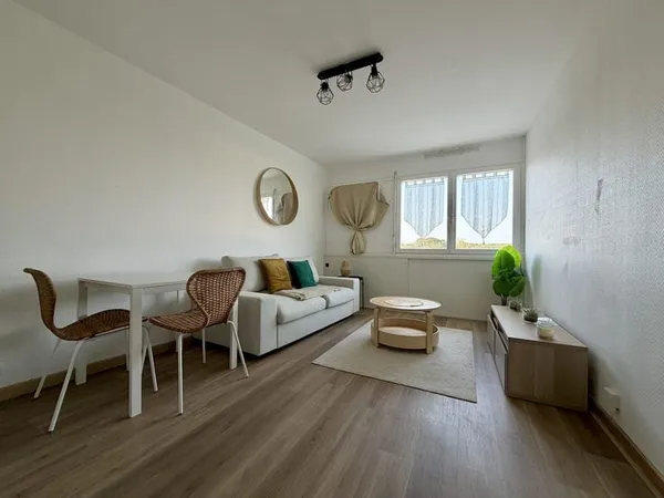 'Cocon' Studio refait avec vue forêt