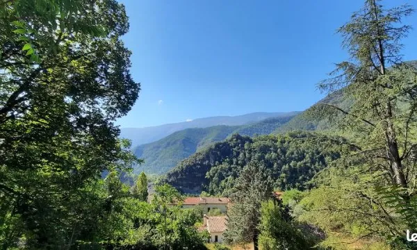 Terrain constructible pour deux maisons idividuelles