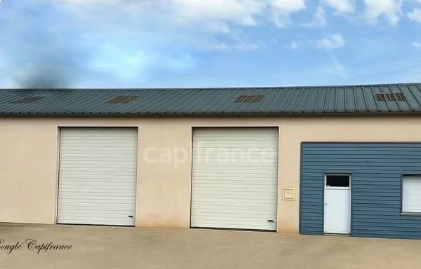 Local/bureau 440m2 à vendre AZE (53)