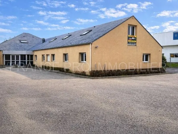 Bureaux 16 pièces 735 m²
