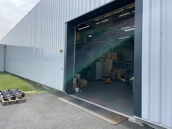 Entrepôt 615 m²