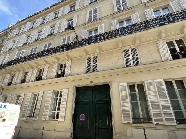 Bureau 143 m²