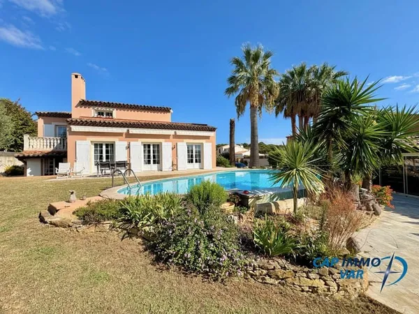 Villa type 5 avec studio et piscine