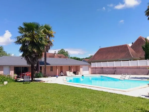 Maison 6 pièces 240 m²