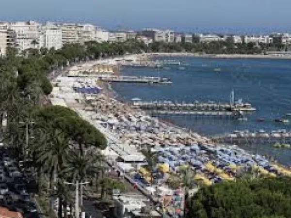 CANNES CENTRE RESTAURANT 60M2 TERRASSE 180M2 SUD PARKING