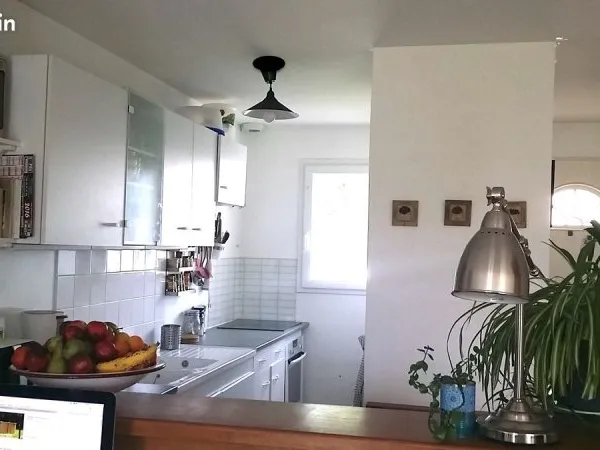 Maison de 3 chambres à Périgny avec jardin, garage prés des commerces, école, crèche et bus, libre à