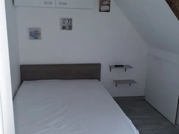Chambre meublée