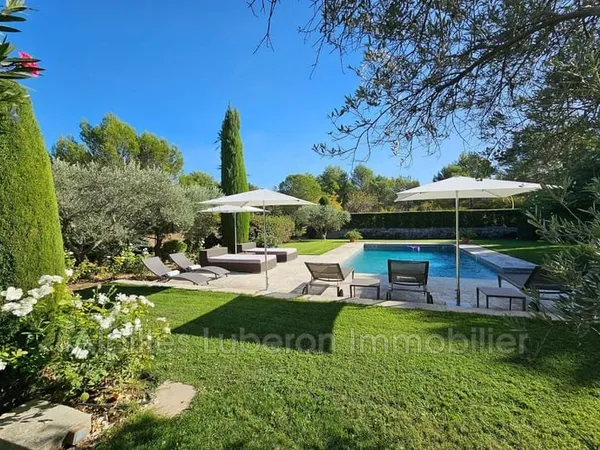 Maison 7 pièces 347 m²