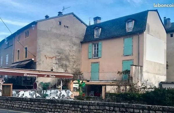Immeuble locatif avec 4 appartements + rez-de-chaussée nu