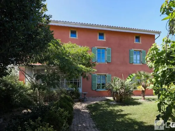Maison 10 pièces 250 m²