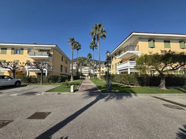 T3 meublé,60m2 en rez, au calme situé à Mandelieu La Napoule
