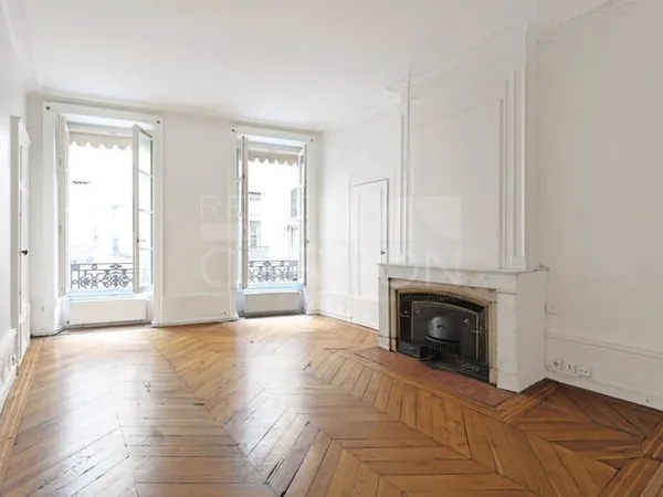 LYON 1 - RUE SERGENT BLANDAN