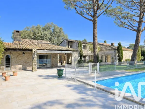 Maison 8 pièces 325 m²