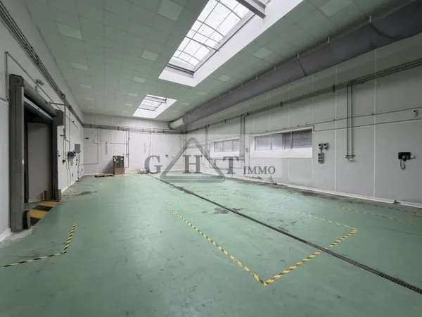 ENTREPOT 320M2 A LOUER BONDOUFLE
