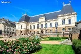 Parking extérieur dans cour - Parlement