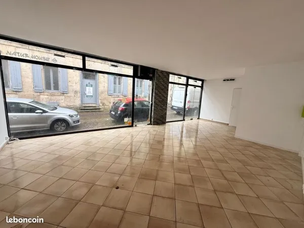 📍Local commercial - 110 m²
