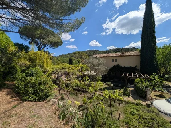 Superbe villa avec piscine et T2 independant à La Bastide-des-Jourdans