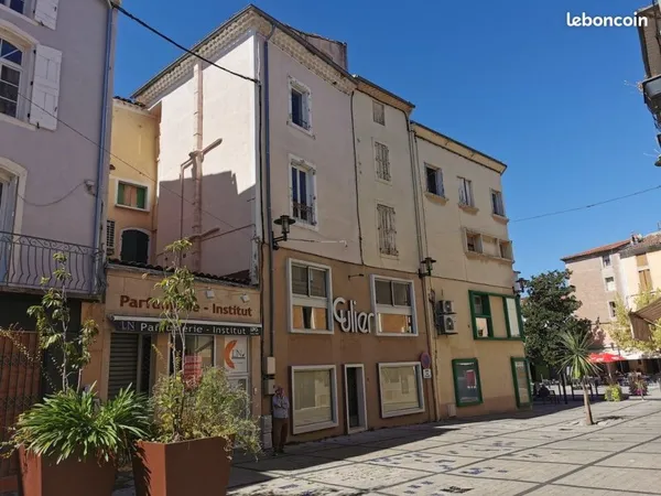 Local commercial environ 83 m²