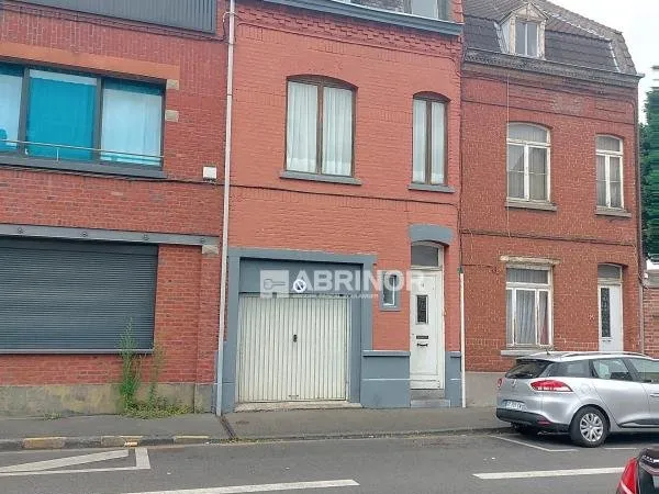 MAISON avec GARAGE - HANGAR - JARDIN