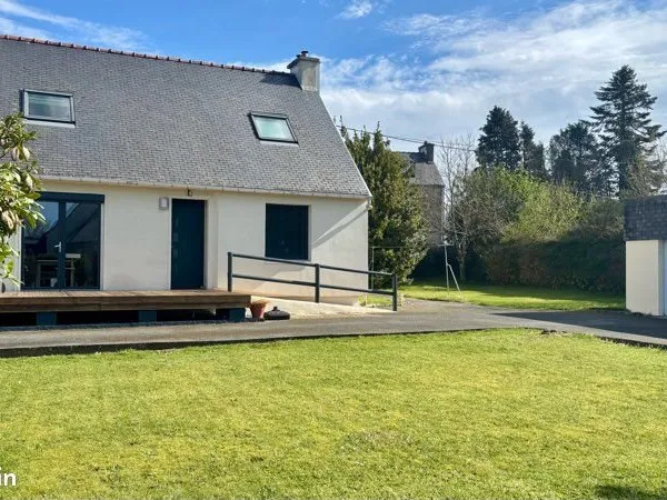 Maison rénovée 106 m2 -3 chambres - jardin clôturé