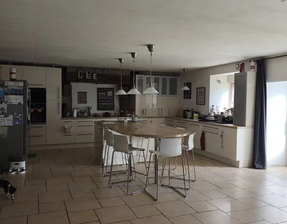 Maison 8 pièces 260 m²
