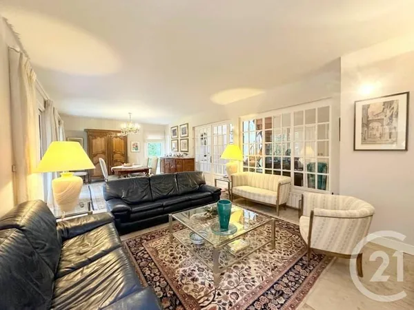 Maison 5 pièces 232 m²