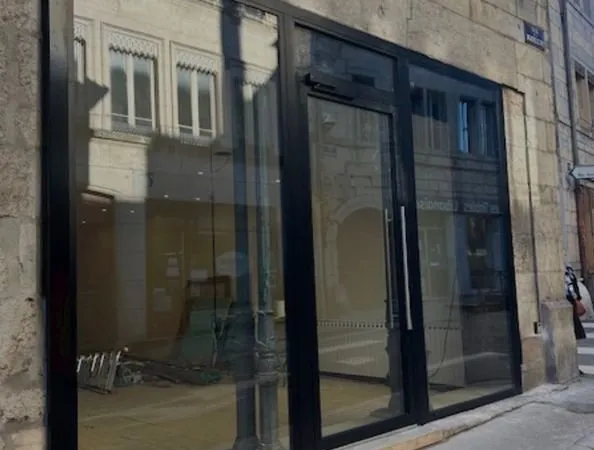 Besançon - Local commercial à louer (126 m²) - Refait à neuf 999/mois