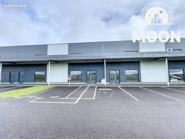 Local 300 m² Créon