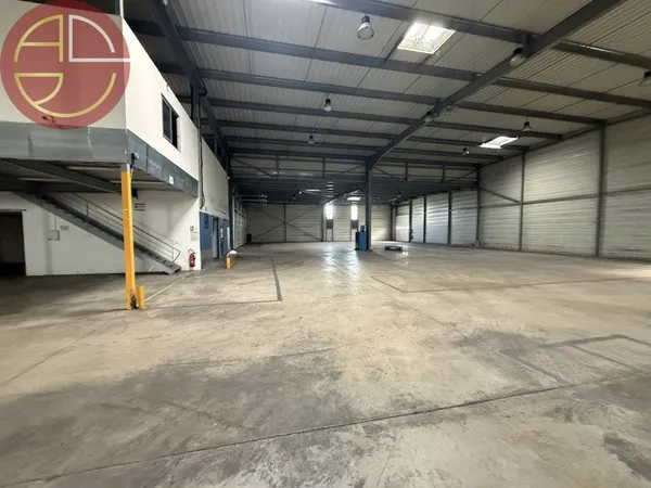 Entrepôt 4100 m²