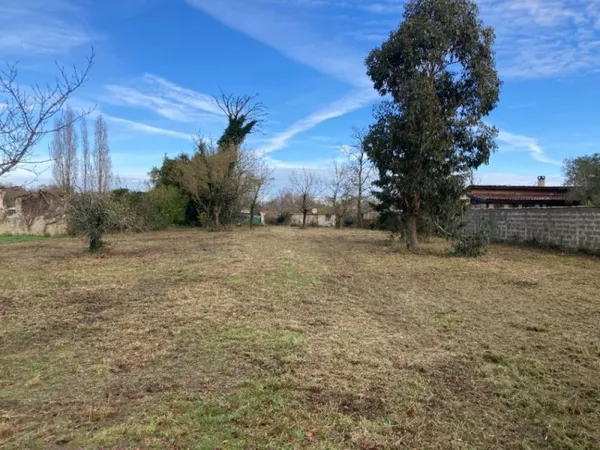 Terrain 800 m²