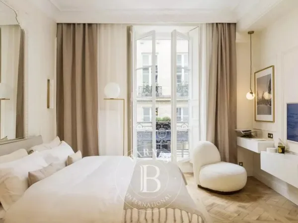 Paris 6 - Rue de Tournon - Bien d'exception "comme une suite d'h