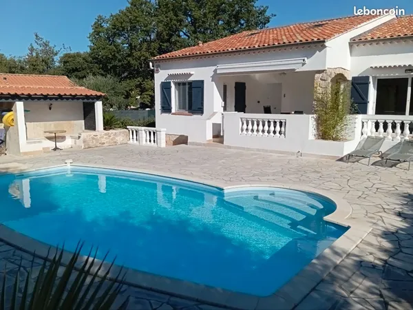 Maison 128m2 avec piscine et jardin proche du village