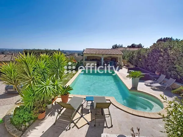 Maison 10 pièces 253 m²