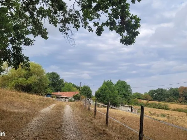 Ancienne ferme avec terrain