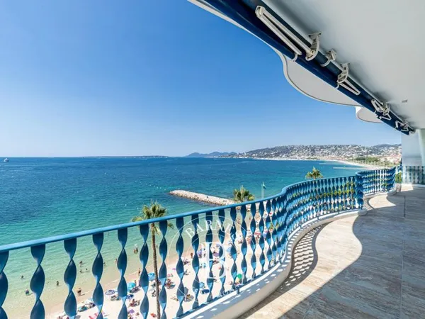 JUAN LES PINS - PENTHOUSE - TOIT TERRASSE - 4 CHAMBRES