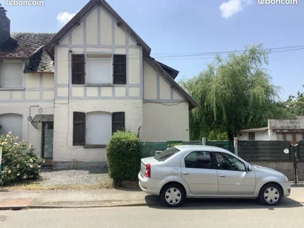 Ensemble immobilier, 2 maisons, garage et terrain clôturé