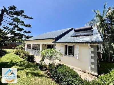 SAINT JOSEPH 97480 - VILLA DE TYPE 6 - DÉPENDANCE - BEAUX VO