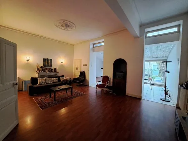 Maison 8 pièces 236 m²