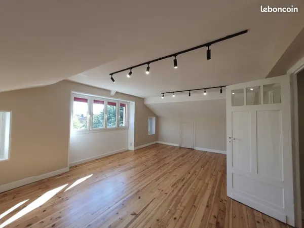 Loue bureau en centre ville dans une maison partagée