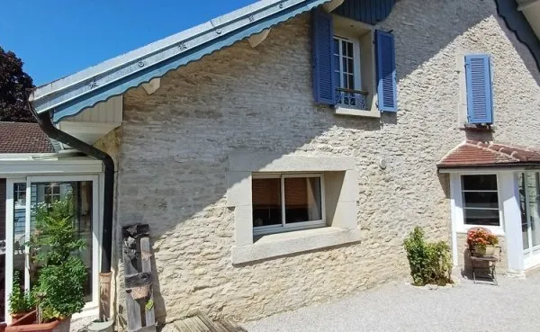 Ferme restaurée avec appartement attenant