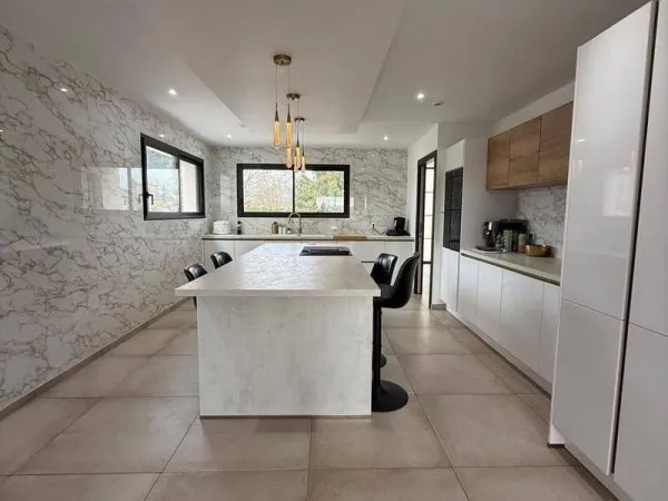 Maison 7 pièces 348 m²