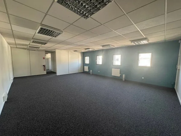 Bureau et espace de travail Location Tours  90m² 1474€