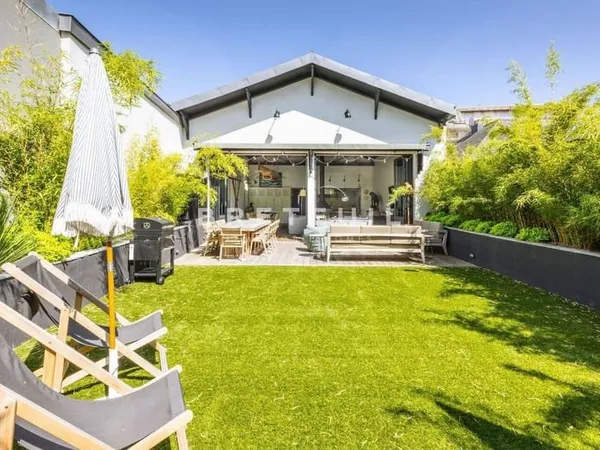 Maison 9 pièces 254 m²