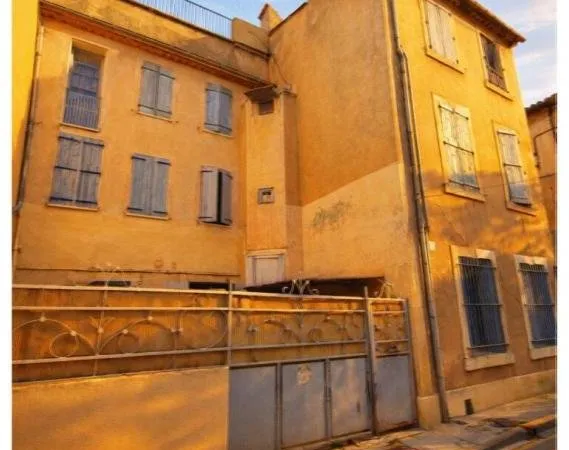Narbonne Centre : Maison de Caractère de 171 m² - T8 - R+2 - avec Cour-Parking et Toit-Terrasse