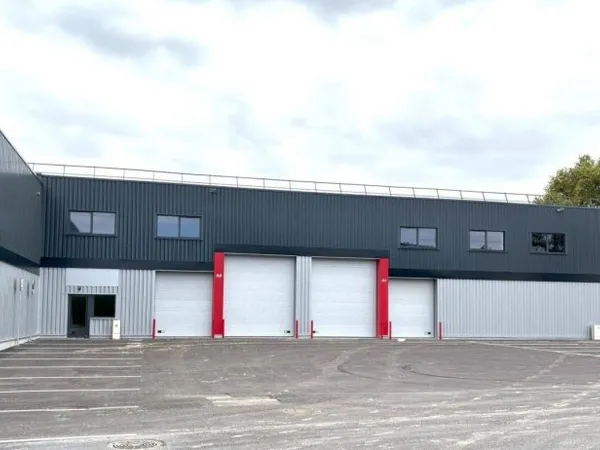 Local d'activité 5416 m²