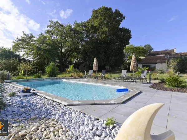 Maison 230m² avec piscine à La Rochénard