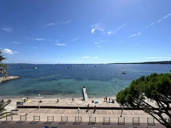 CANNES PALM BEACH - APPARTEMENT D'EXCEPTION - VUE MER PANORAMIQUE - TERRASSE 28 m² - DOUBLE GARAGE