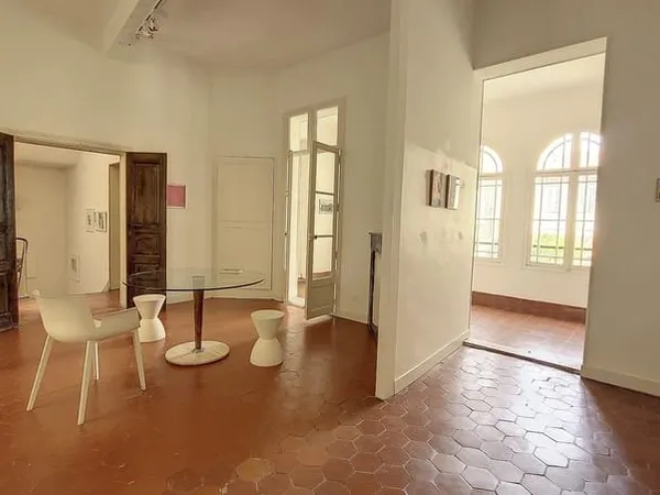 Hôtel particulier avec patio -- 300m² habitable -- Hyper centre ville de Perpignan