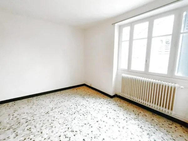 VARENNES SUR ALLIER F3 au rez de chaussée 52.60 m2